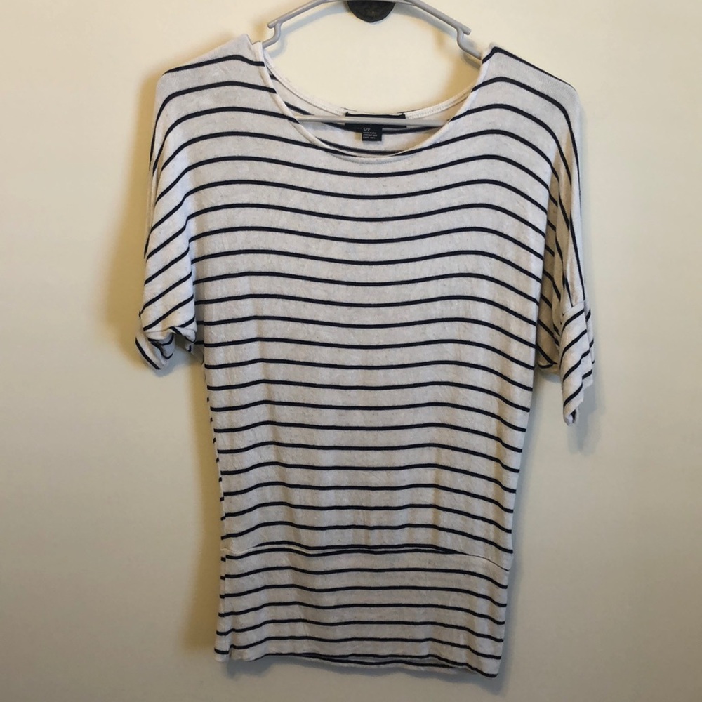 Short sleeved top